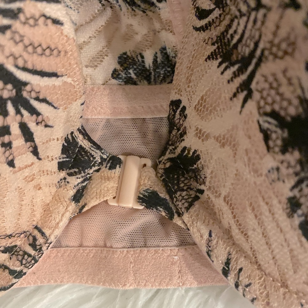 PINK bra - Picture 3 of 3